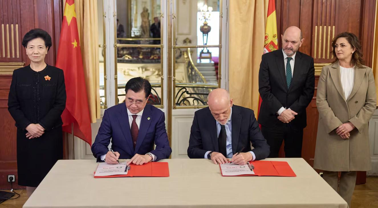 万博体育平台-阿斯：中国足协与西班牙足协签署合作备忘录，深化双方合作