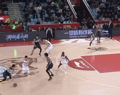 万博体育在线-啊!袭裆2米25大中锋!广东队昔日三冠成员